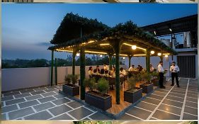 Hotel Uptown With Luxury Restaurant & Rooftop Near Connaught Place, New Delhi City Centre