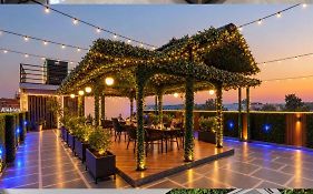 Hotel Uptown With Luxury Restaurant & Rooftop Near Connaught Place, New Delhi City Centre